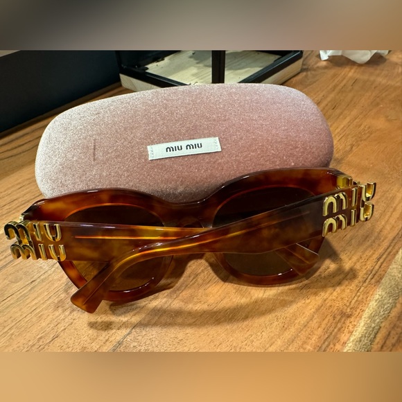 Trade only!! MIU MIU Camel Butterfly shape Sunglasses MUOYS/4BW2Z1/51 - Picture 8 of 16